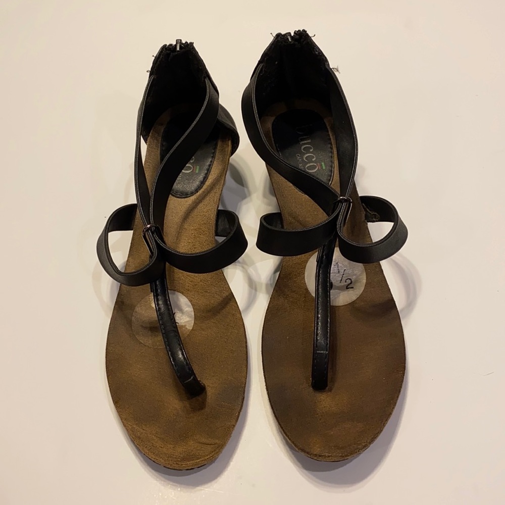 Ladies leather strap sandals Bucco